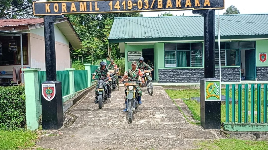 Babinsa Koramil 1419-03/Baraka Distribusikan Bantuan Kepada Warga Yang Terdampak Bencana Tanah Longsor