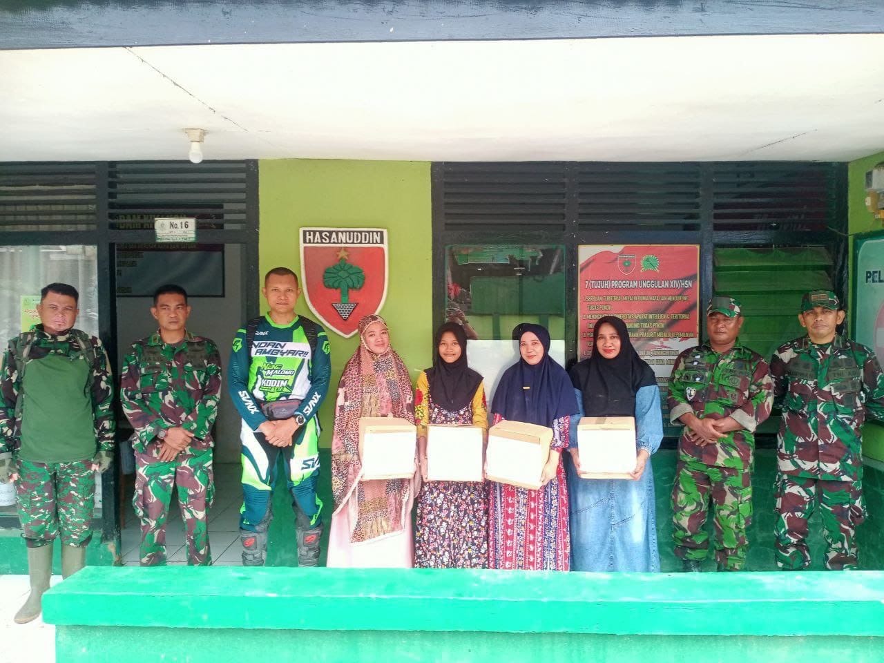 Dandim Sidrap Salurkan Bantuan kepada Warga Terdampak Banjir di Tanru Tedong