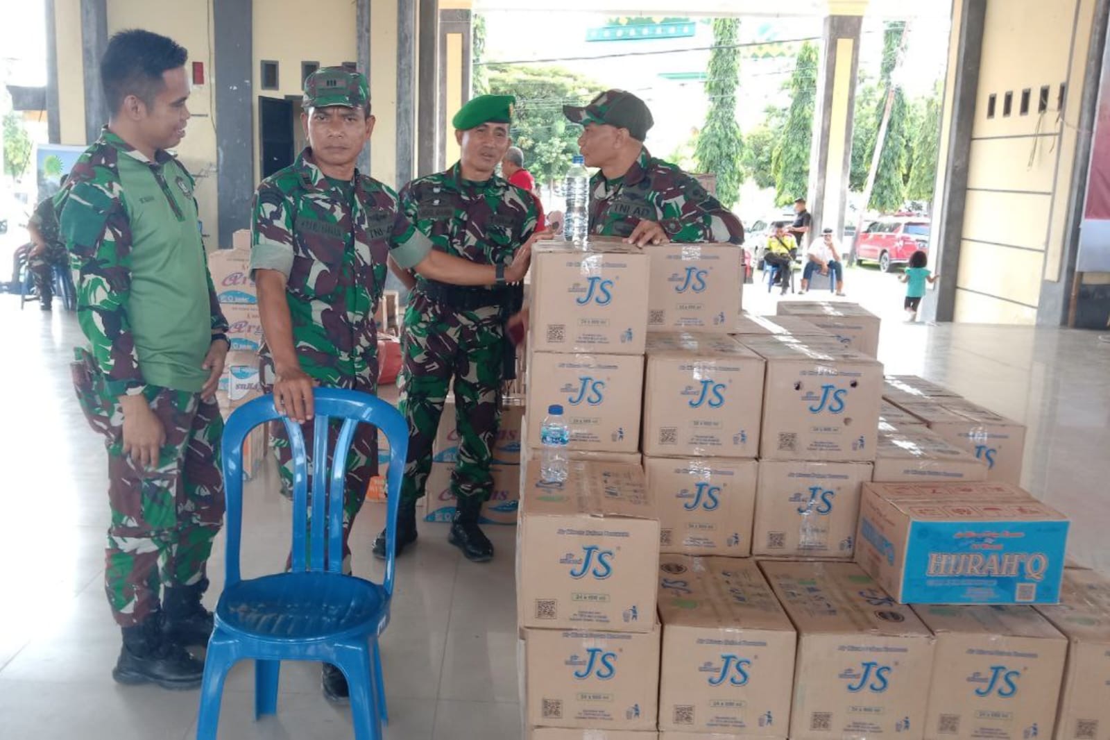 Bantuan Kemanusiaan Korban Bencana Kabupaten Jeneponto Tiba Di Posko Induk Siaga Penanggulangan Bencana Kabupaten Luwu