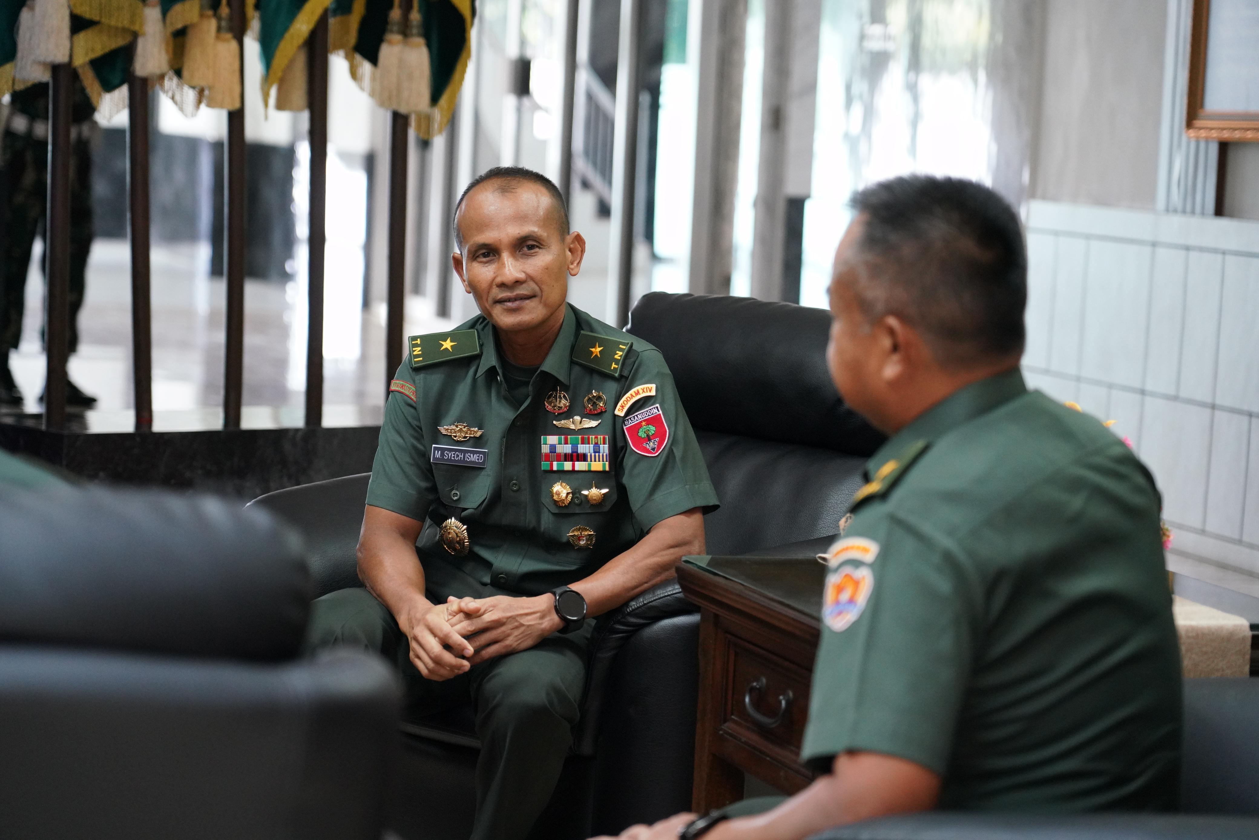 Kasdam XIV/Hsn Mewakili Pangdam Menerima Audiensi Staf Ahli Kasad Bid. Kawasan Asia Pasifik di Makodam XIV/Hsn