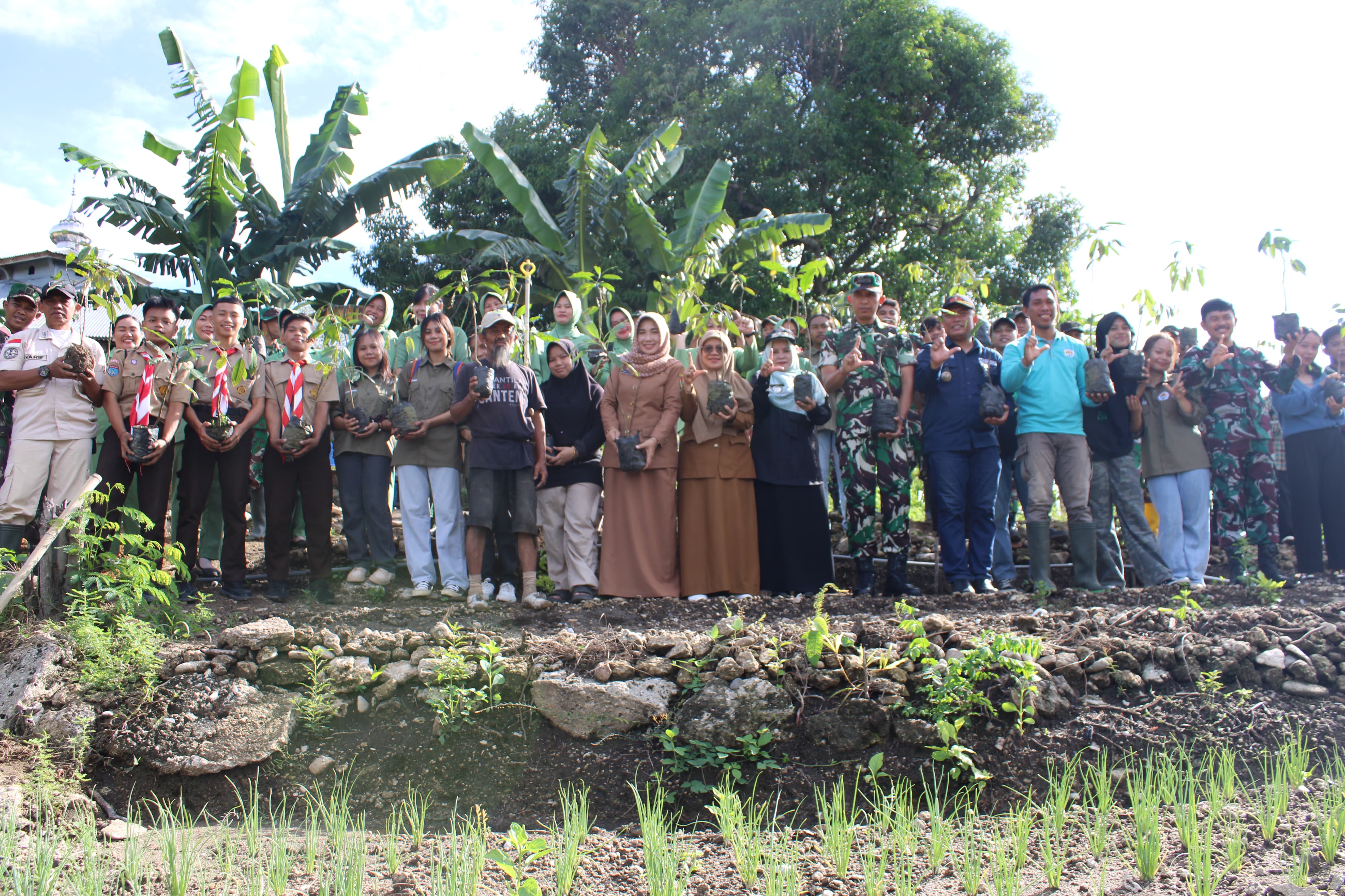 Kodim 1401/Majene Bersama Dinas Terkait Laksanakan Tanam Pohon