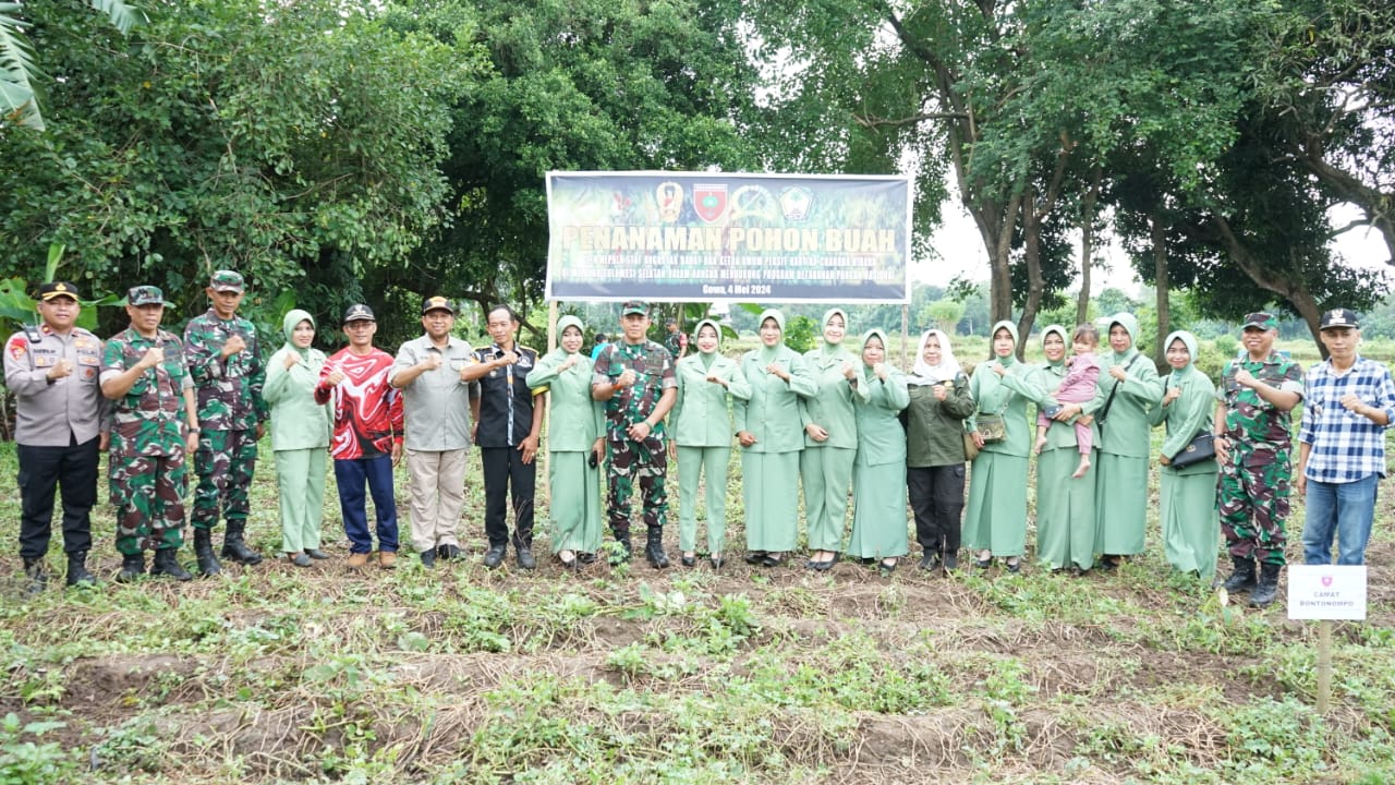 Bersatu Dengan Alam, Kodim 1409/Gowa Tanam Pohon Serentak Di Pimpin Bapak Kasad Melalui Vidcon