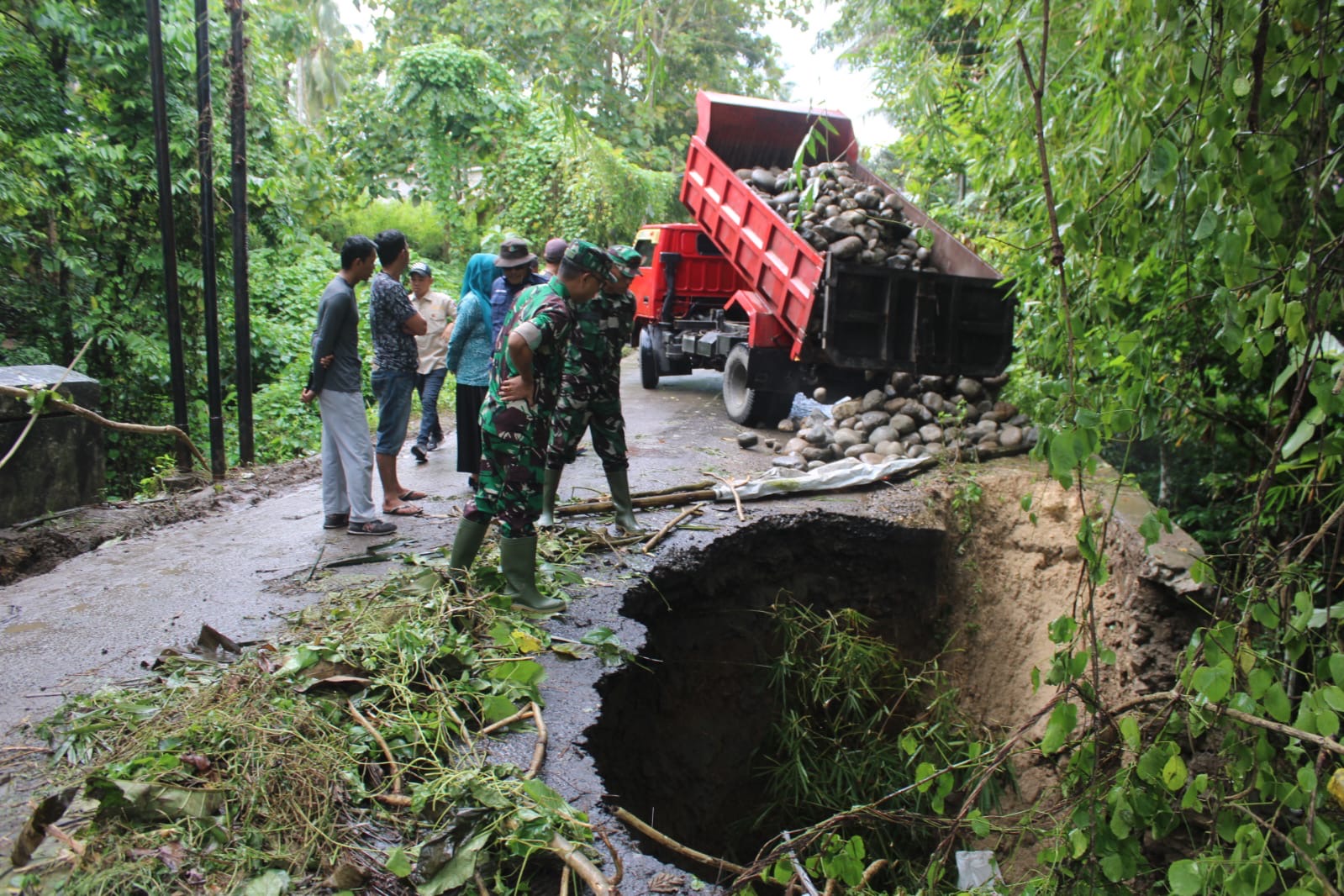 Bentuk Kepedulian, Dandim 1411/Bulukumba Terjun Langsung Kunjungi Lokasi Terdampak Banjir dan Tanah Longsor
