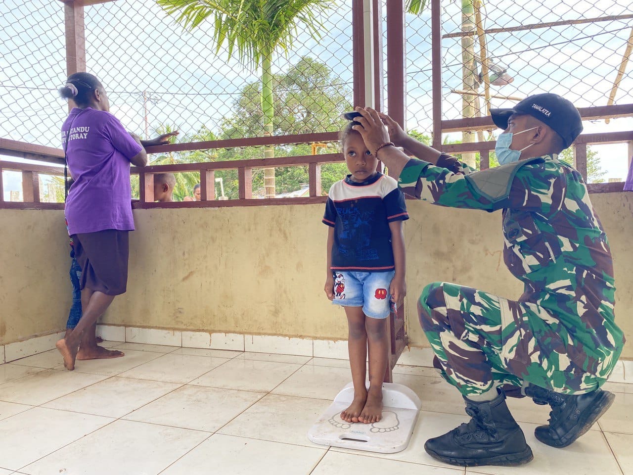 Awasi Tumbuh Kembang Anak Sejak dini, Satgas Yonif 726/Tml Gelar Posyandu Balita Di Perbatasan RI-PNG