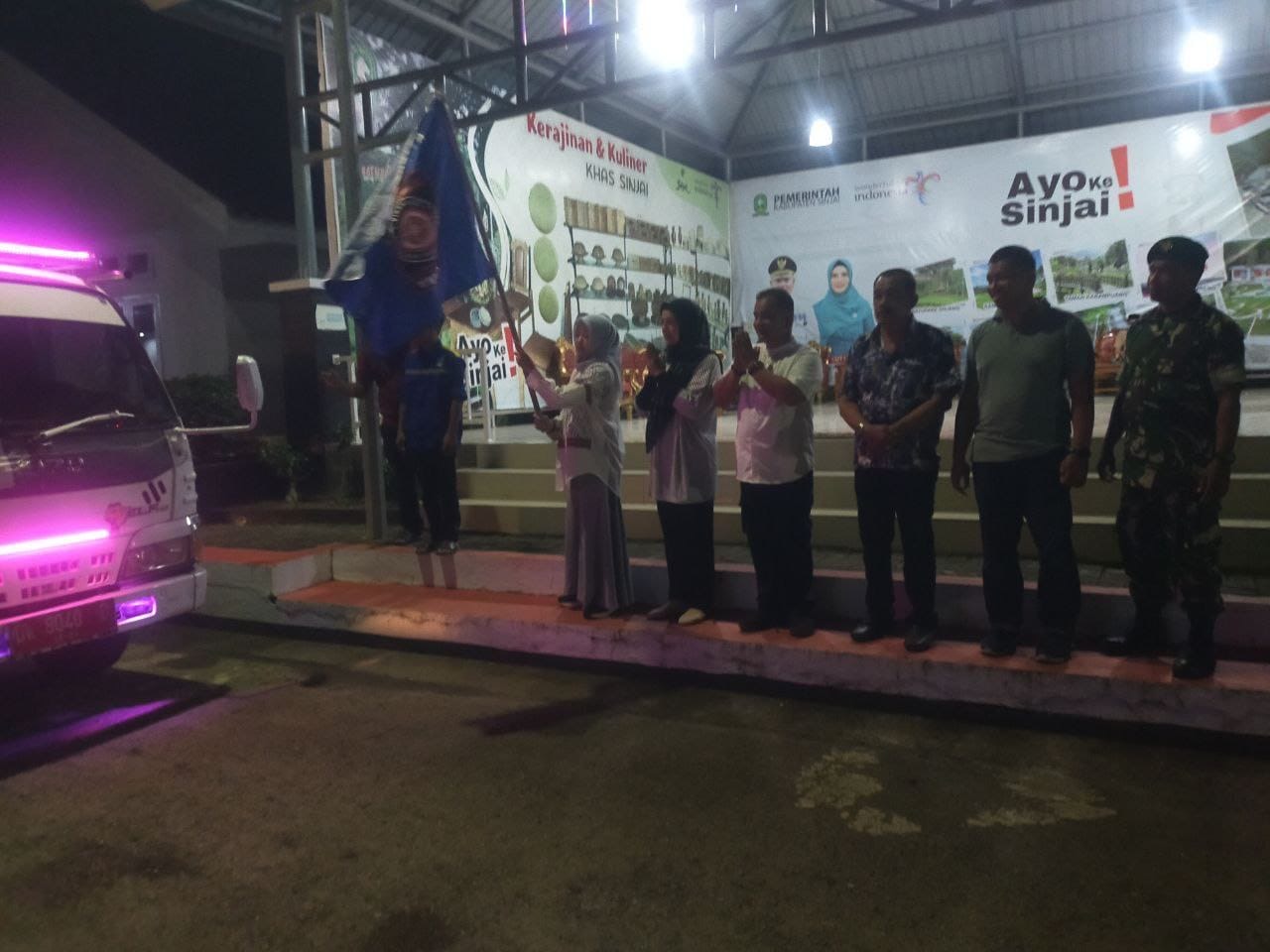 Dandim 1424/Sinjai Membantu Pengiriman Penyaluran Bantuan Logistik Korban Bencana Alam Banjir Di Kab. Wajo