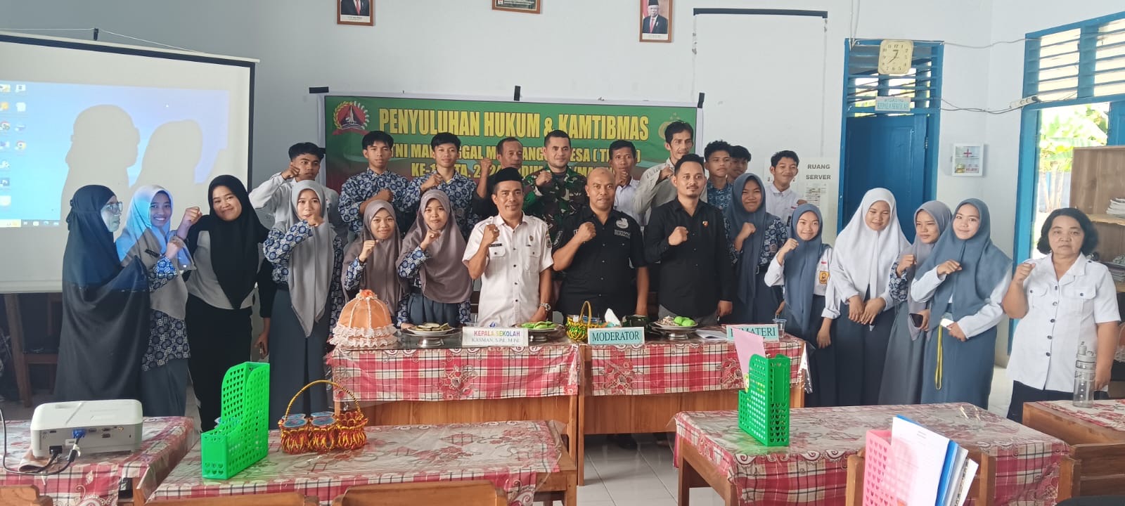 Bangun Kesadaran Sejak Dini, TMMD Ke-120 Kodim 1401/Majene Penyuluhan Hukum Dan Kamtibmas Di SMA Negeri 1 Tammeroddo