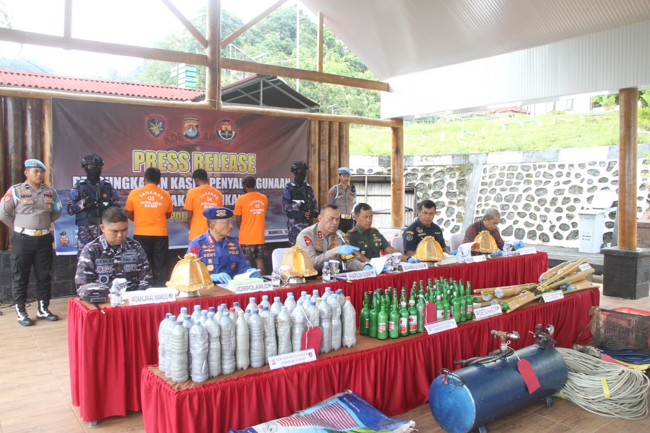 Danrem 142/Tatag hadiri Press Release Pengungkapan Kasus Penyalagunaan Handak/Bom Ikan