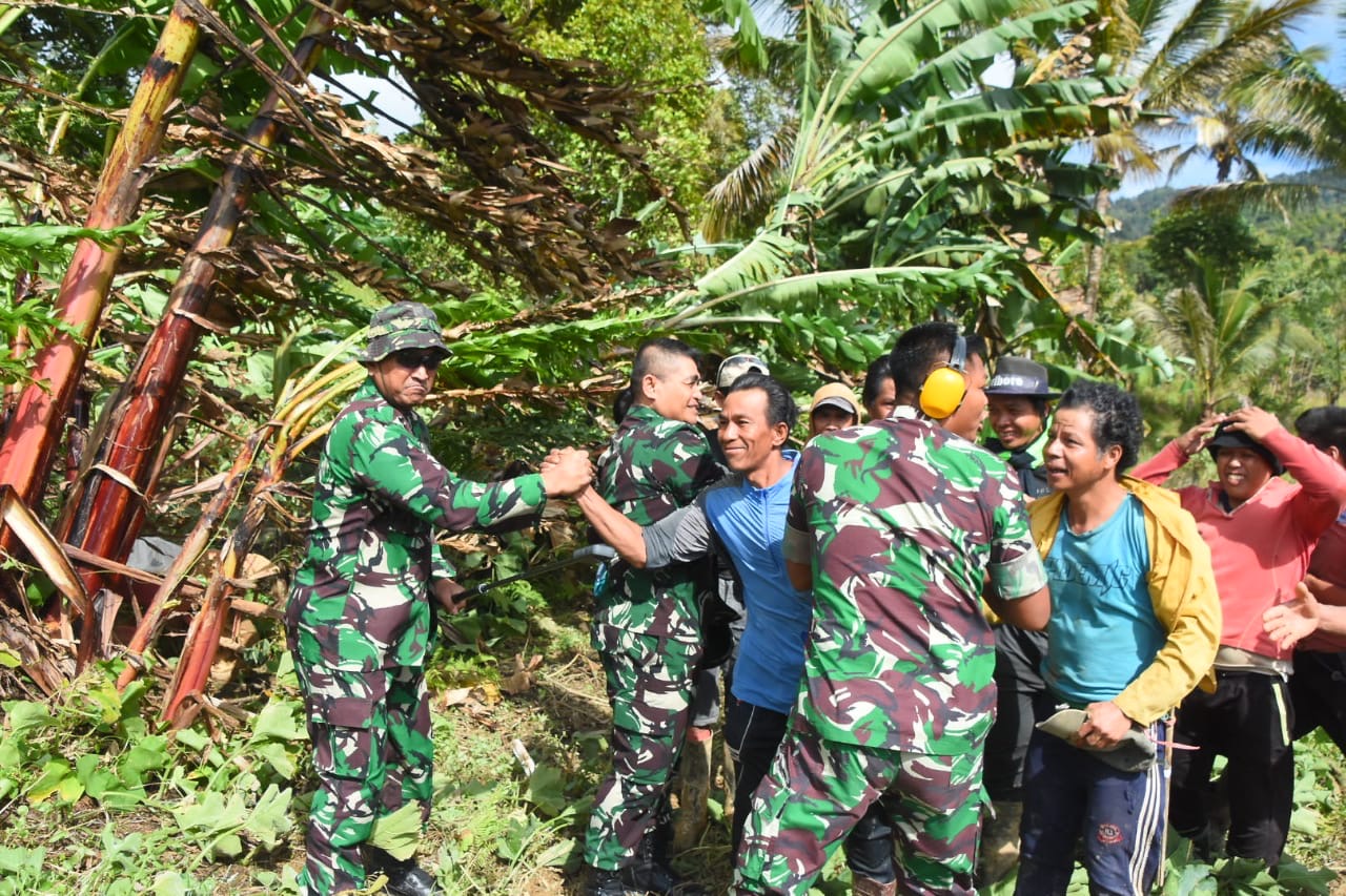 Penanganan Darurat Bencana Alam di Kab. Luwu, Satgas Gabungan Berhasil Menyalurkan Bantuan Logistik di Daerah Terisolir, Desa Poringan