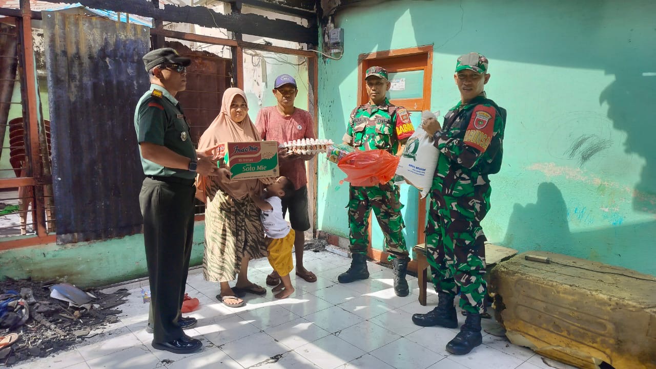 Kepedulian Danramil 06/Bajeng Beri Bantuan Untuk Warga Korban Kebakaran
