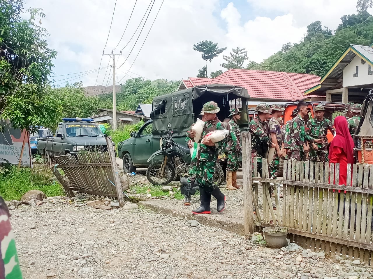 Kodim 1403/Palopo Mendirikan Posko Penampungan Bantuan Di Bencana Longsor