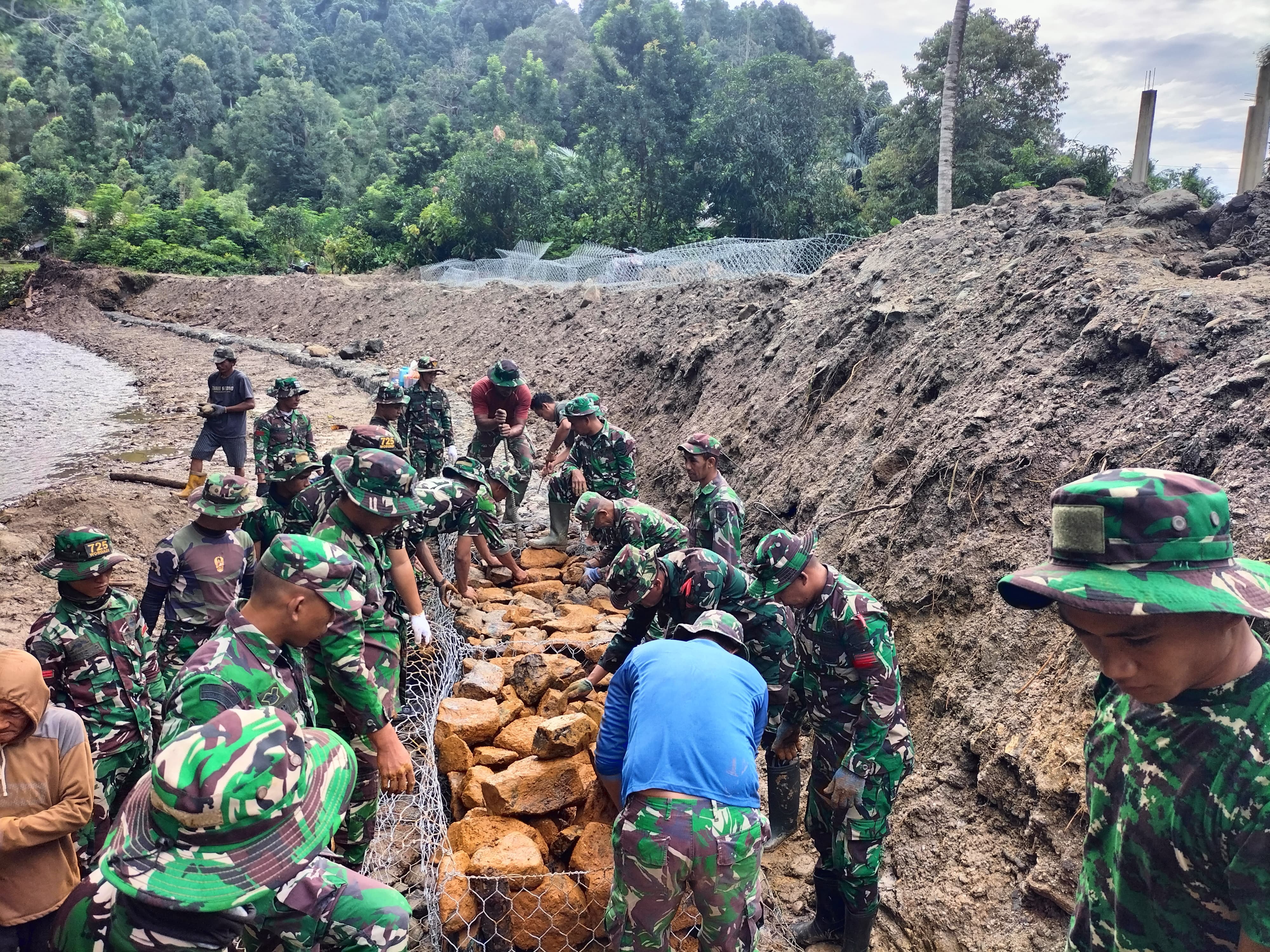 Pasukan Merah Putih Satgas TMMD Ke- 120, Langsung Tancap Gass Pembangunan Bronjong
