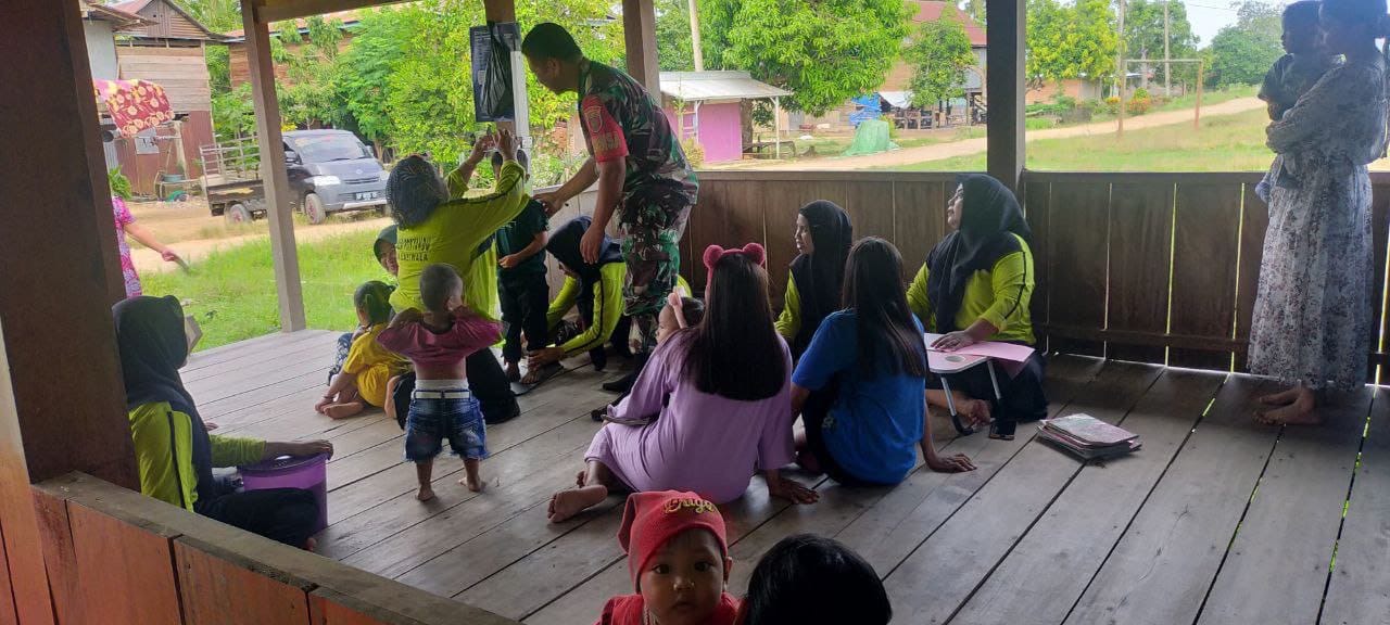 Babinsa Koramil 1420-05/Dua Pitue Melaksanakan Pendampingan Posyandu