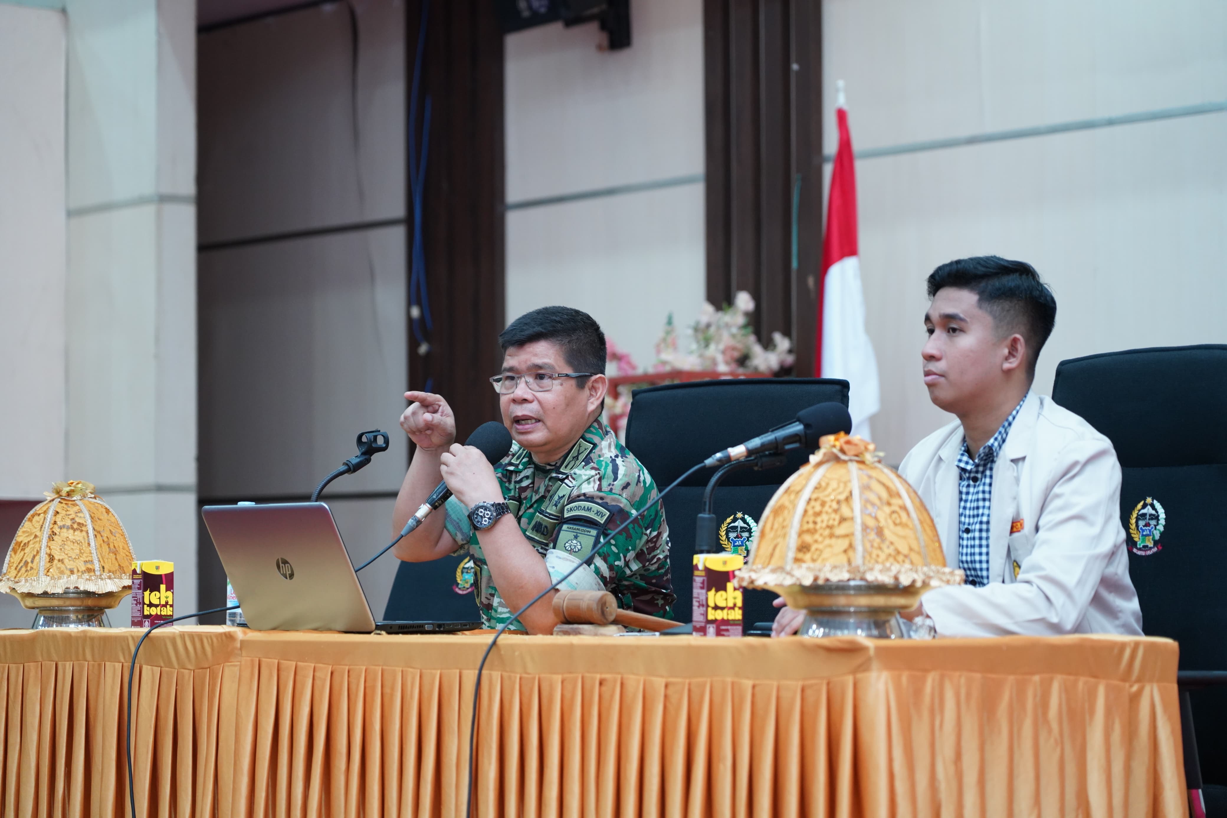 Pamen Ahli Bid. Ilpengtek dan LH Mewakili Pangdam XIV/Hsn Sebagai Pemateri Tentang Strategi Penguatan Pertahanan dan Hannas Dalam Menghadapi Ancaman Global