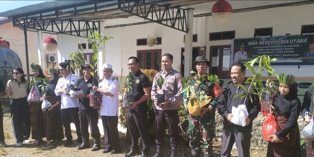 Babinsa Koramil Baras Ambil Bagian dalam Penanaman Sejuta Pohon Serentak di Sulawesi Barat