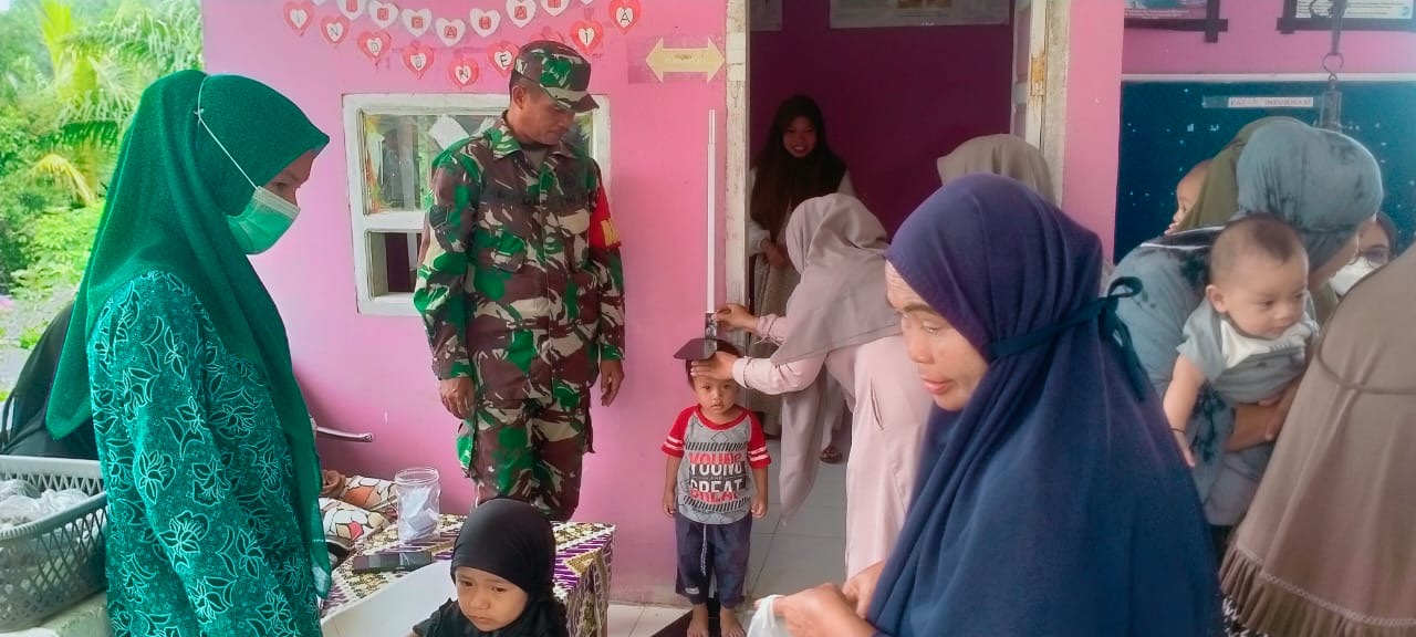 Babinsa Kodim Pasangkayu Bersama Masyarakat Baras: Bersatu Dalam Pelayanan Kesehatan Ibu dan Anak