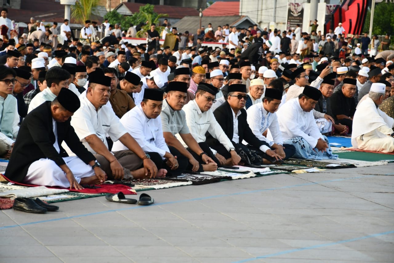 Wakili Danrem, Kasrem 142/Tatag  Hadiri Pelaksanaan Shalat Idul Adha di Anjungan Manakarra Mamuju