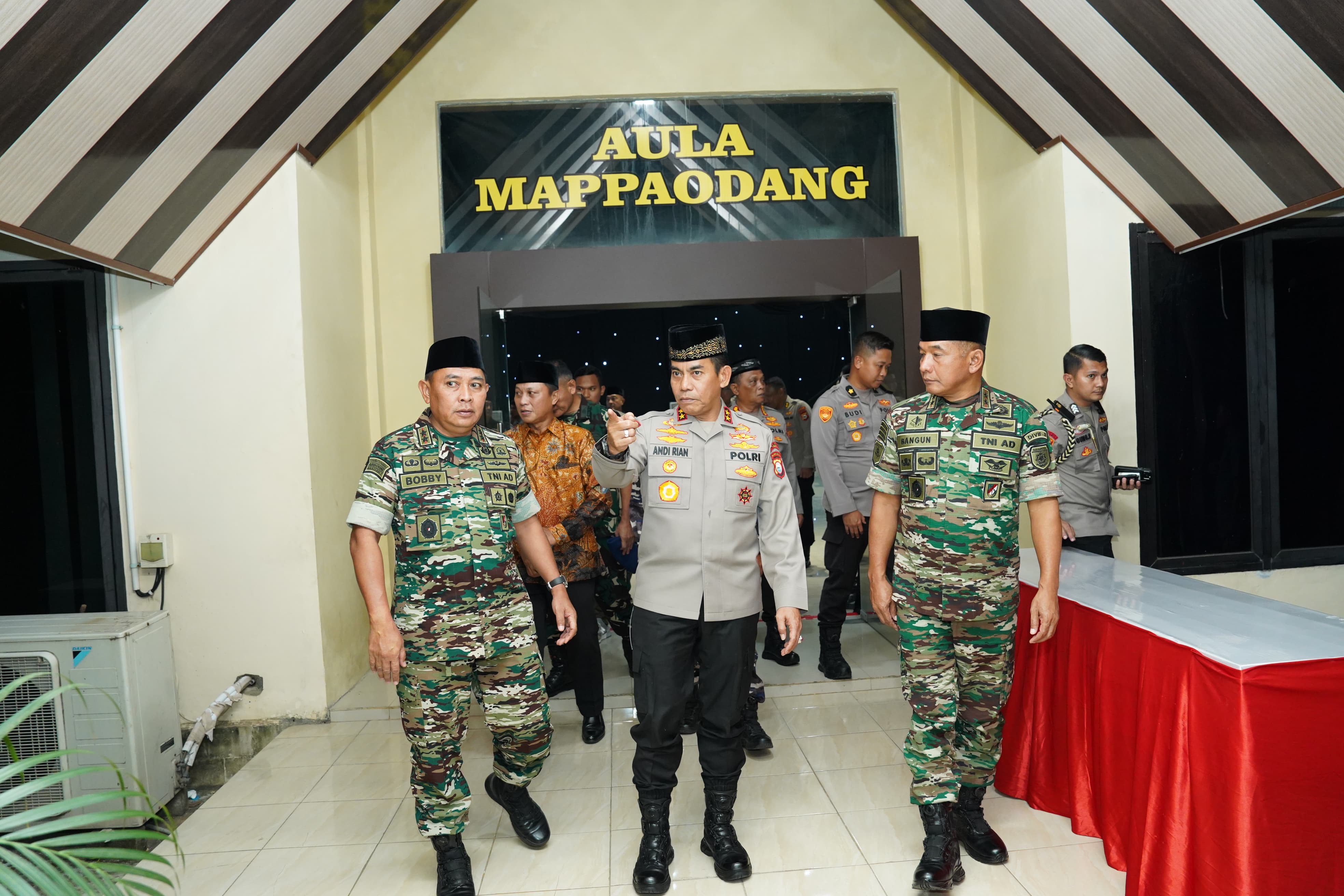 Pangdam XIV/Hsn Menghadiri Doa Bersama Lintas Agama Dalam Rangka Hari Bhayangkara Ke-78 Tahun 2024