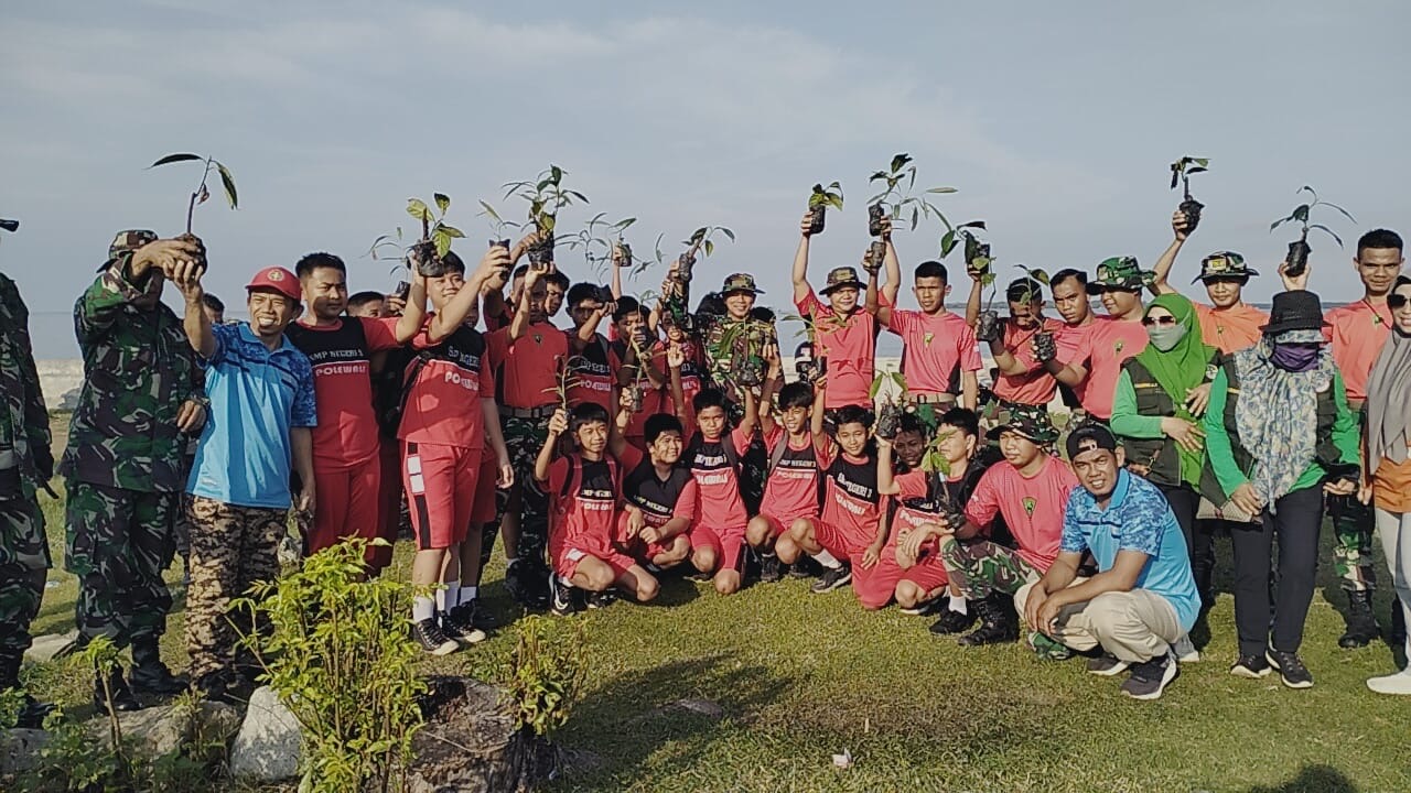 Hari Lingkungan Hidup Sedunia, Kodim 1402/Polman Kerahkan Prajurit untuk Penanaman Sejuta Pohon