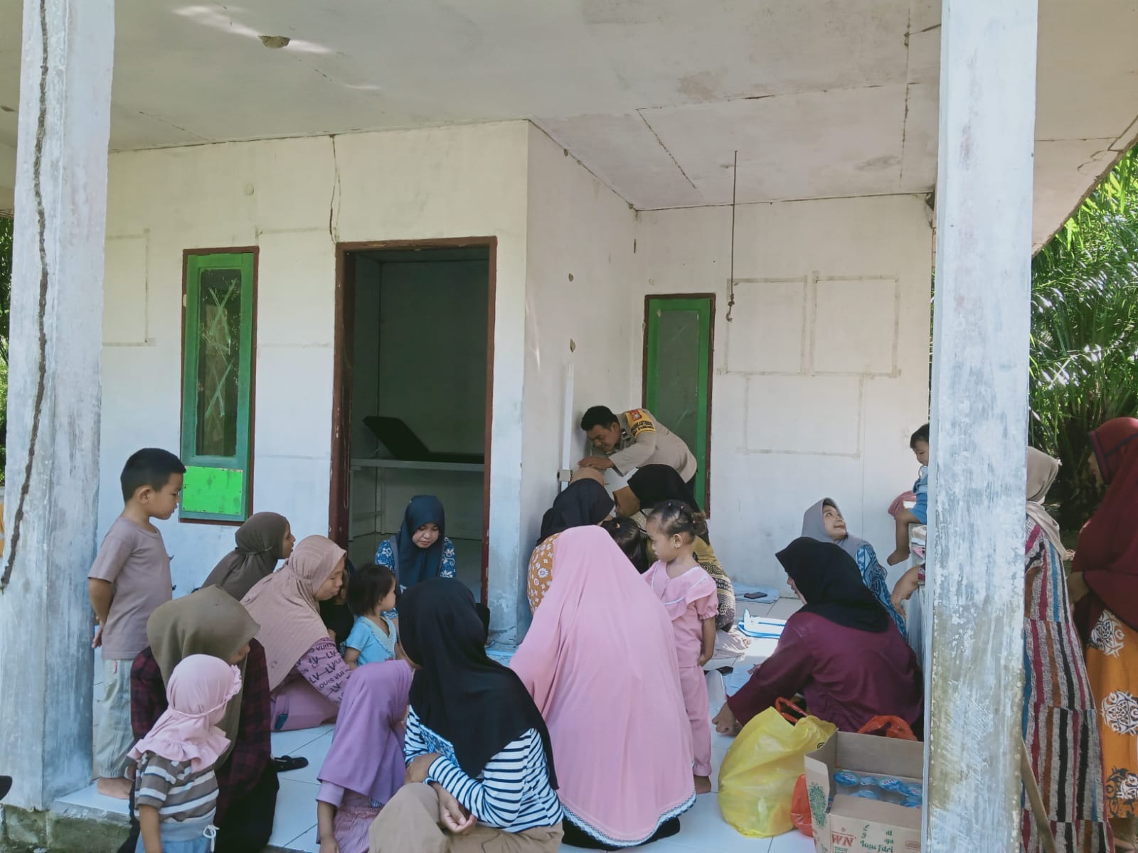 Babinsa Pasangkayu Ajak Ibu Hamil dan Balita ke Posyandu "Dahlia"