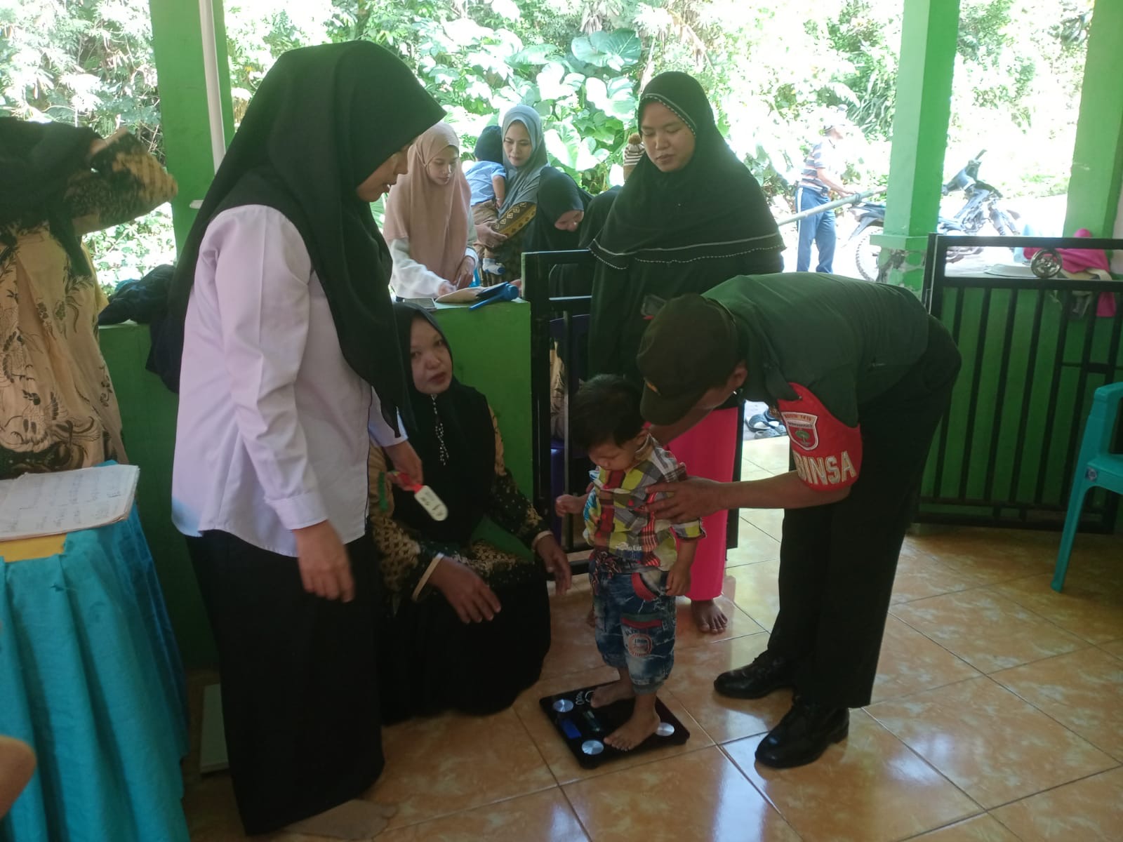 Lahirkan Generasi Bangsa Yang Sehat, Babinsa Optimalkan Posyandu dan intervensi Pencegahan Stunting