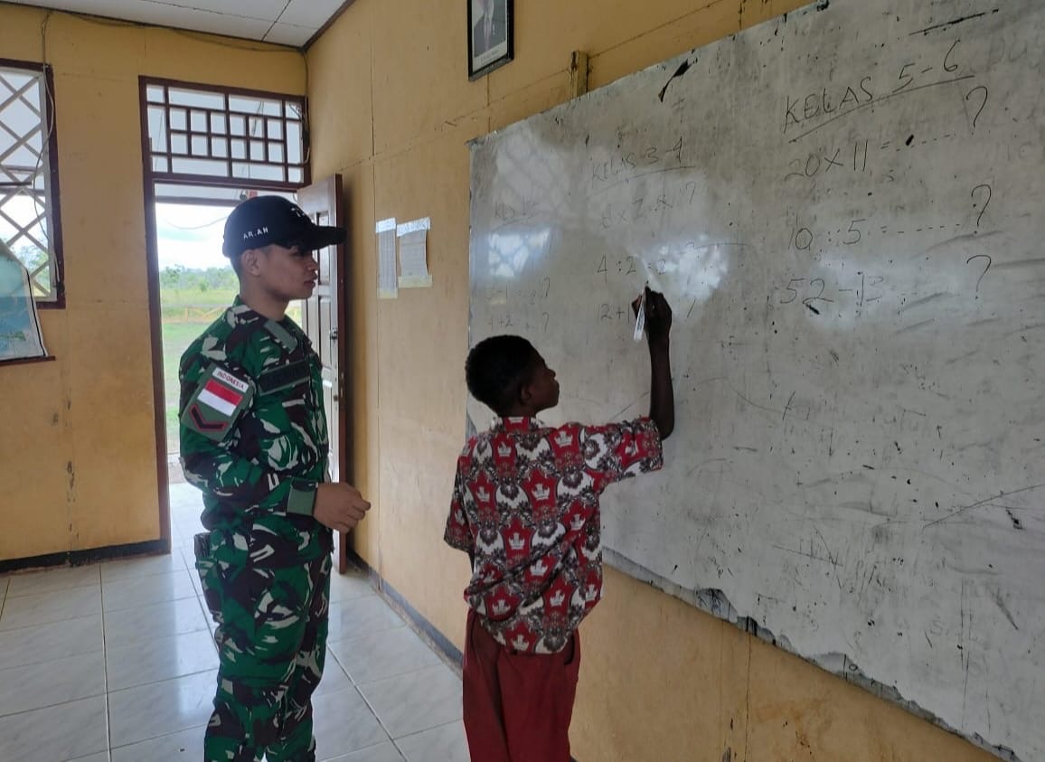 Beri Semangat Raih Cita-Cita Yang Di Impikan, Prajurit Lipan Terus Perkuat Tenaga Pendidik di Perbatasan RI-PNG