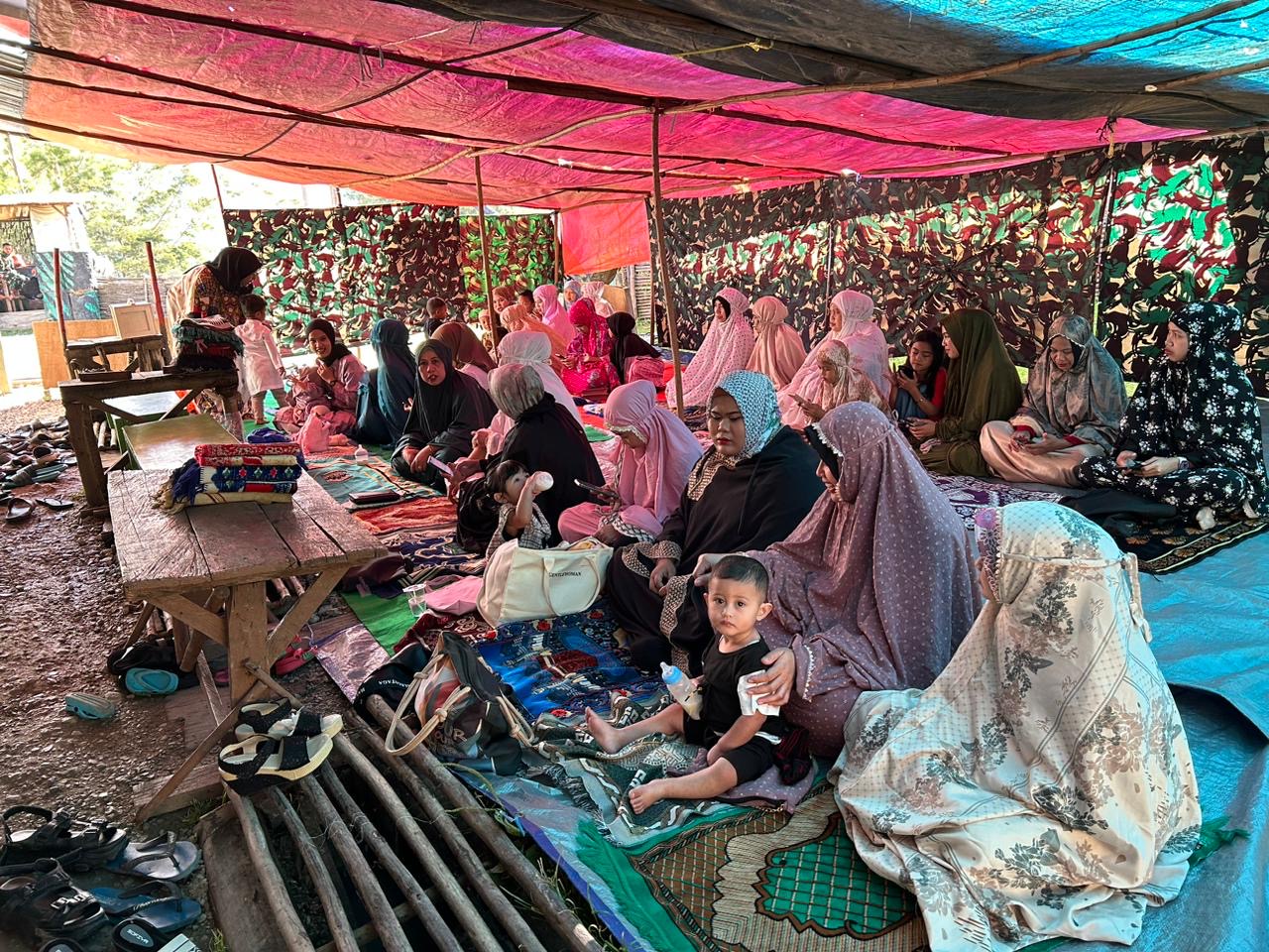 Prajurit Rusa Hitam Rayakan Hari Raya Idul Adha Bersama Masyarakat Pendatang Di Pos Pirime Satgas Yonif 721/Mks