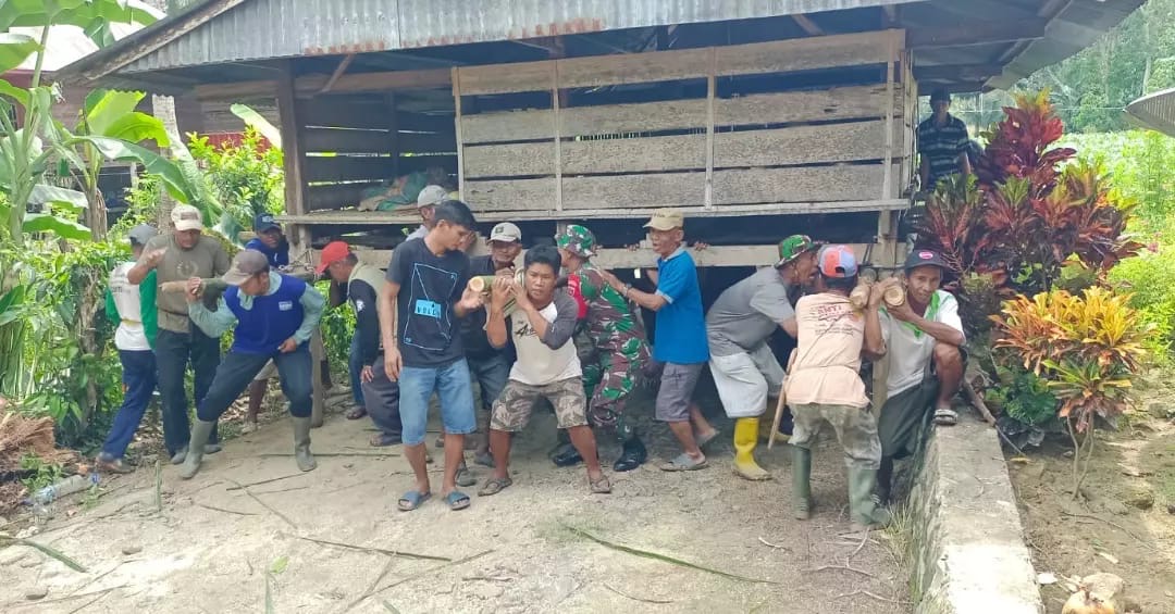 Babinsa Koramil 1406-08/Sabbangparu Gelar Gotong Royong di Desa Salotengnga