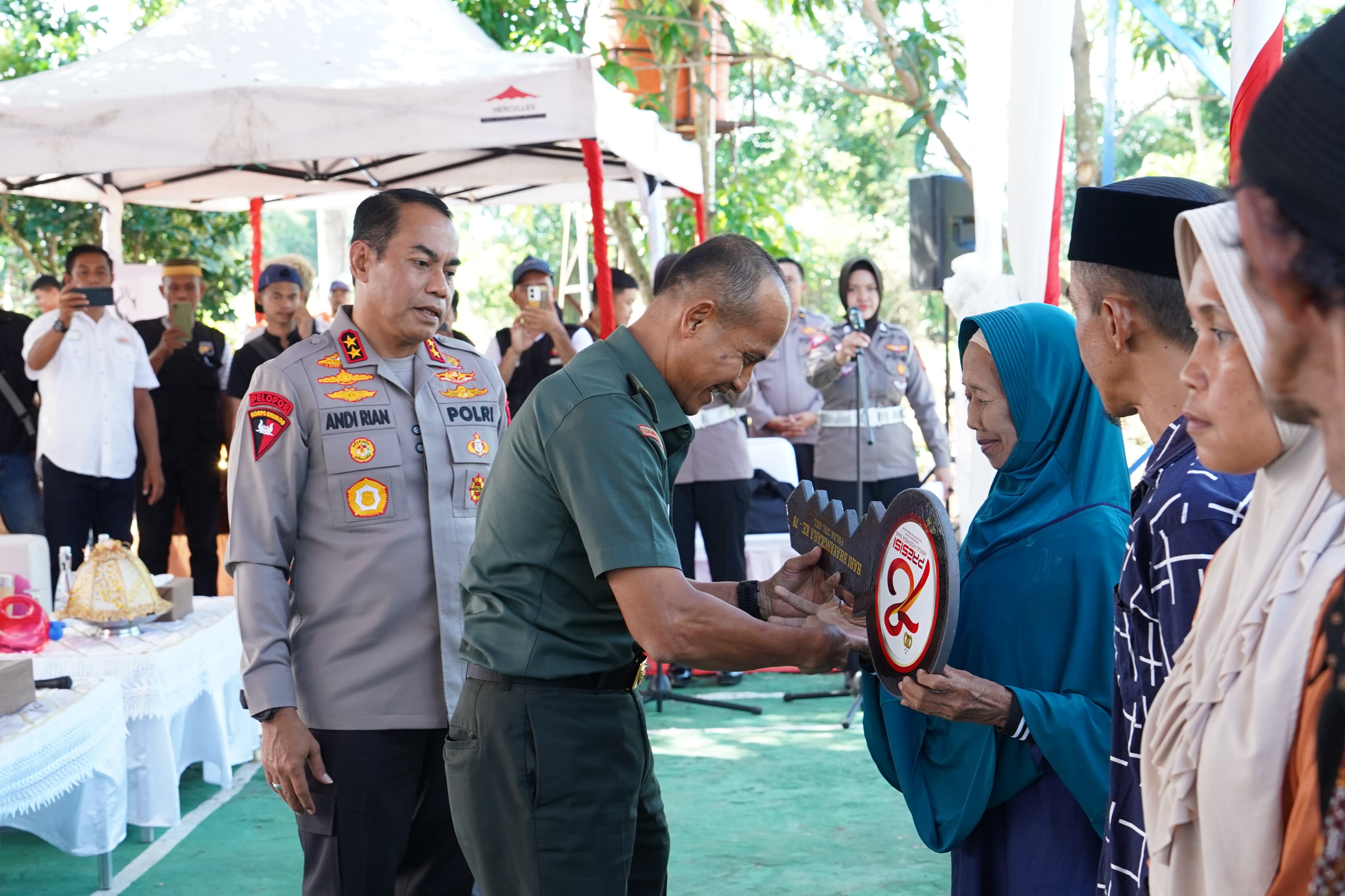 Kasdam XIV/Hsn Mewakili Pangdam Mengikuti Baksos dan Bansos Dalam Rangka Hari Bhayangkara Ke-78