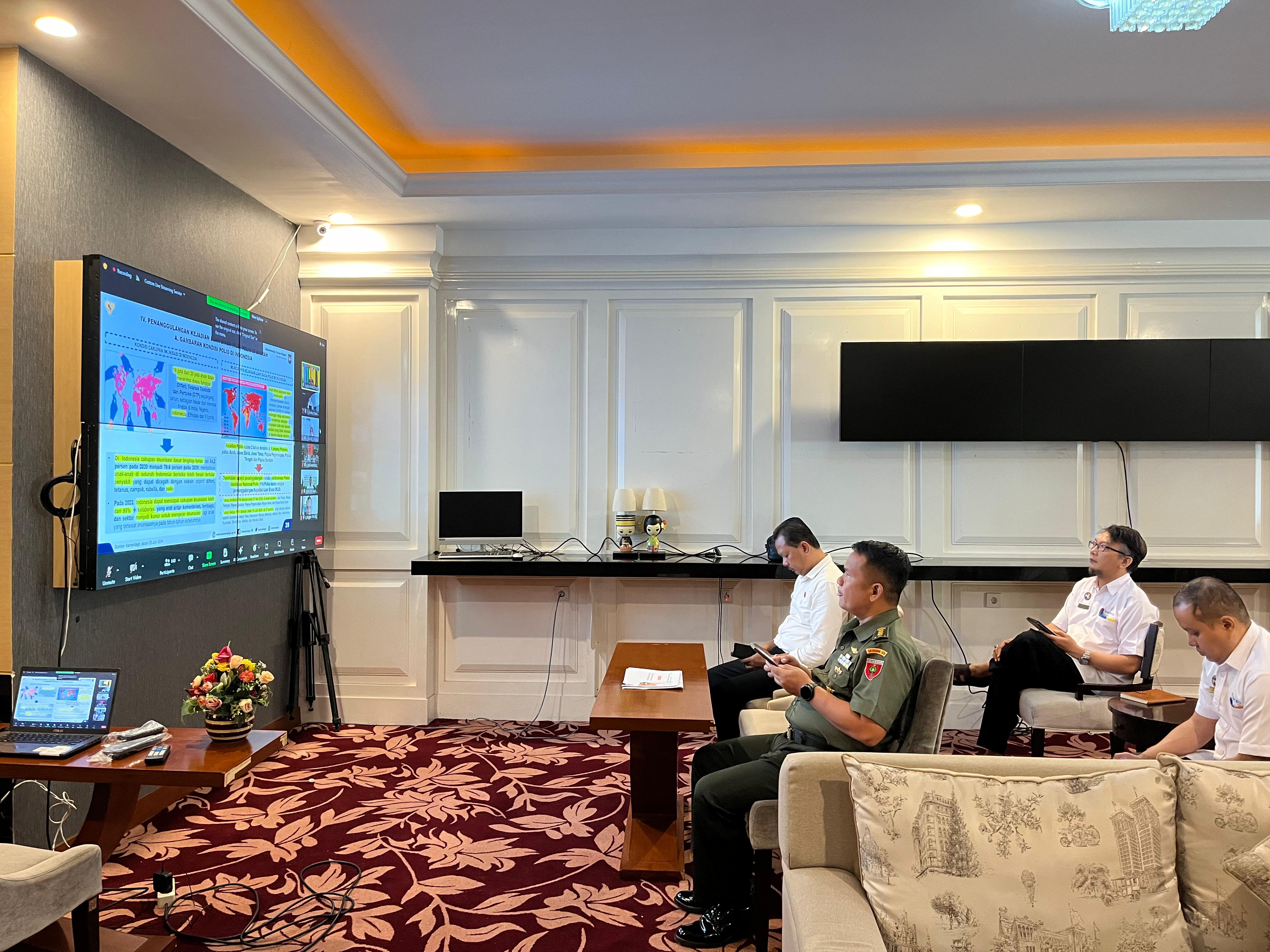 Pamen Ahli Bid. Ekonomi Poksahli Wakili Pangdam XIV/Hsn Menghadiri Rakor Inflasi Pengendalian Inflasi Daerah 2024