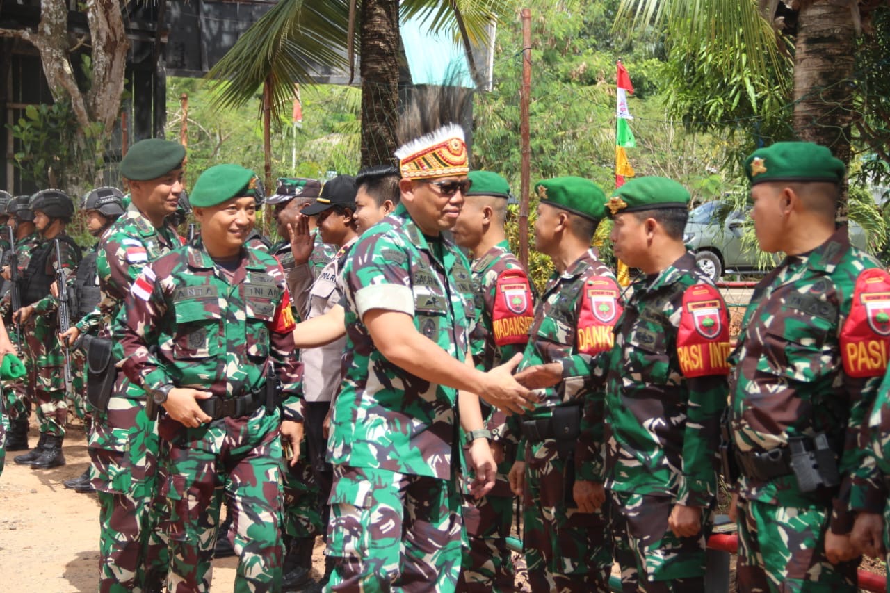 Demi Pastikan Pelaksanaan Tugas Operasi Berjalan dengan Baik, Pussenif Lakukan Pengendalian dan Pengawasan Operasi Satgas Dalam Negeri di Jajaran Satgas Pamtas Statis RI-PNG Yonif 726/Tml