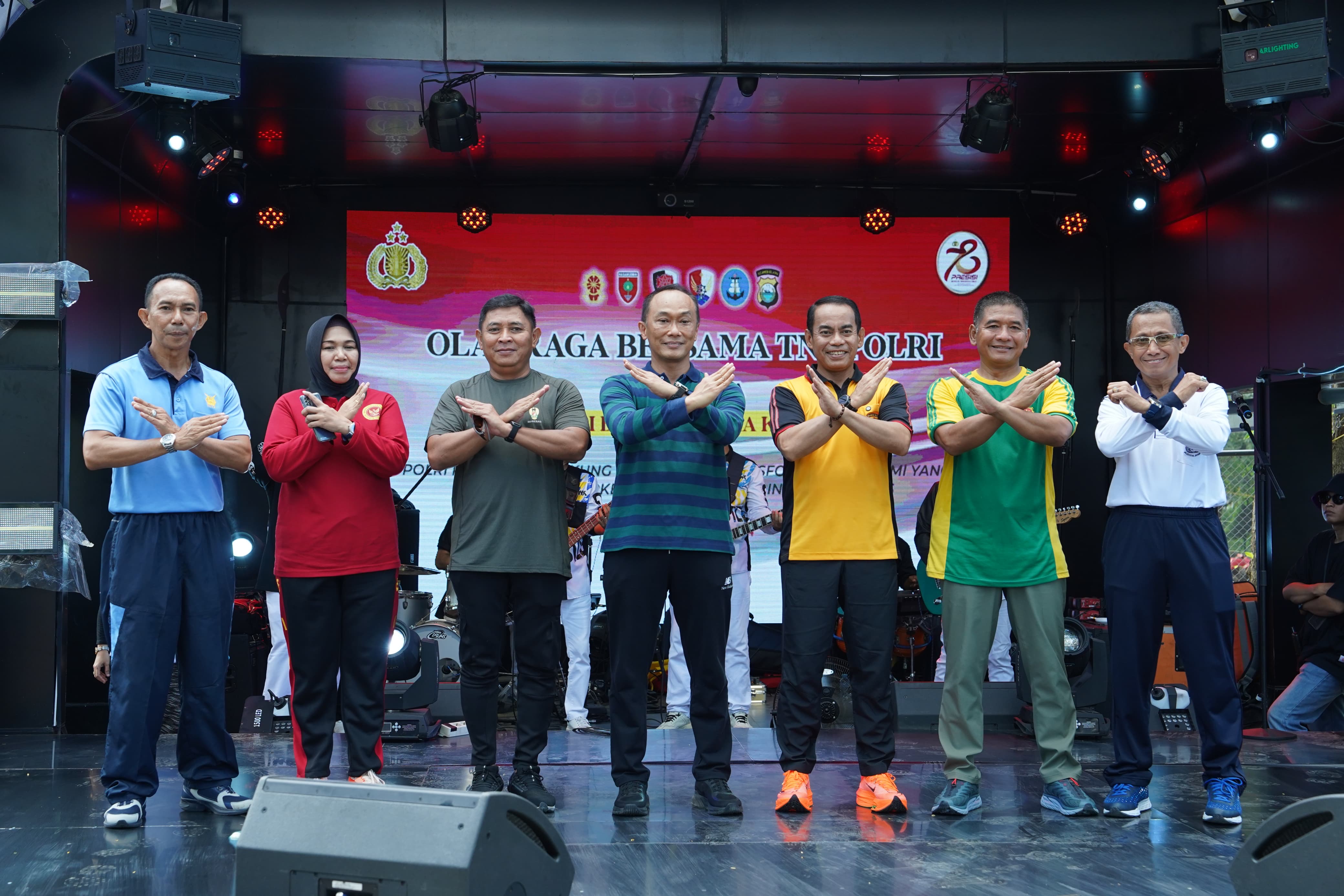 Pangdam XIV/Hsn Mengikuti Olahraga Bersama TNI Polri Dalam Rangka Hari Bhayangkara ke-78 Tahun