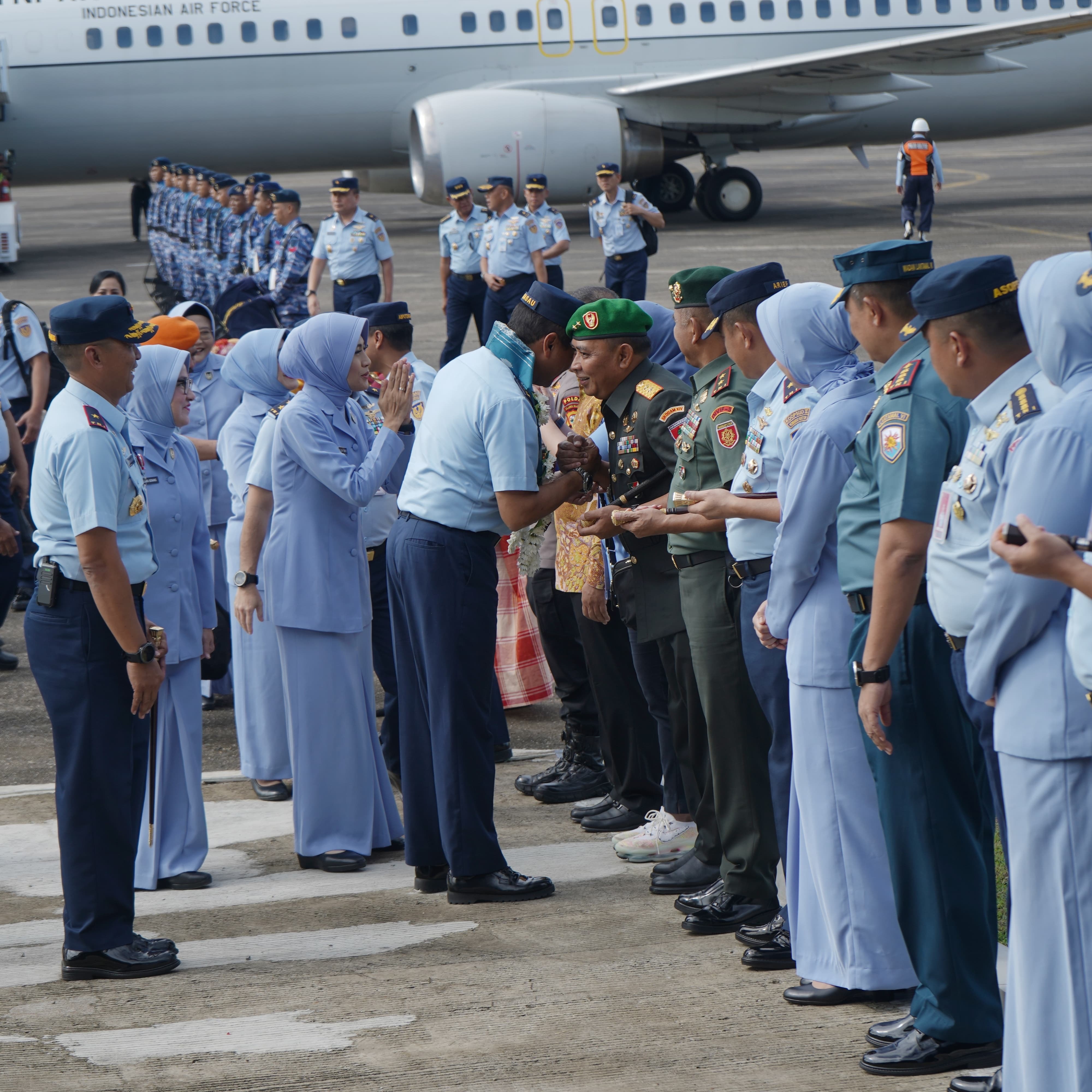Pangdam XIV/Hsn Sambut Kedatangan Kasau Di Base Ops Lanud Sultan Hasanuddin
