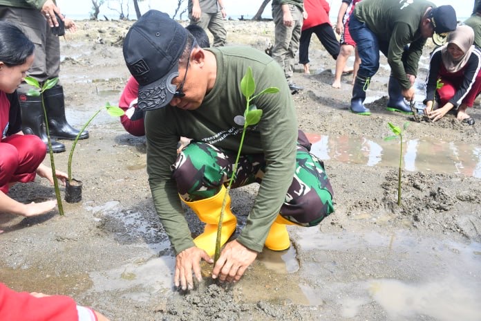 Danrem 142/Tatag Hadiri Peringatan Hari Lingkungan Hidup Sedunia dan Hari Laut Sedunia Tingkat Provinsi Sulawesi Barat