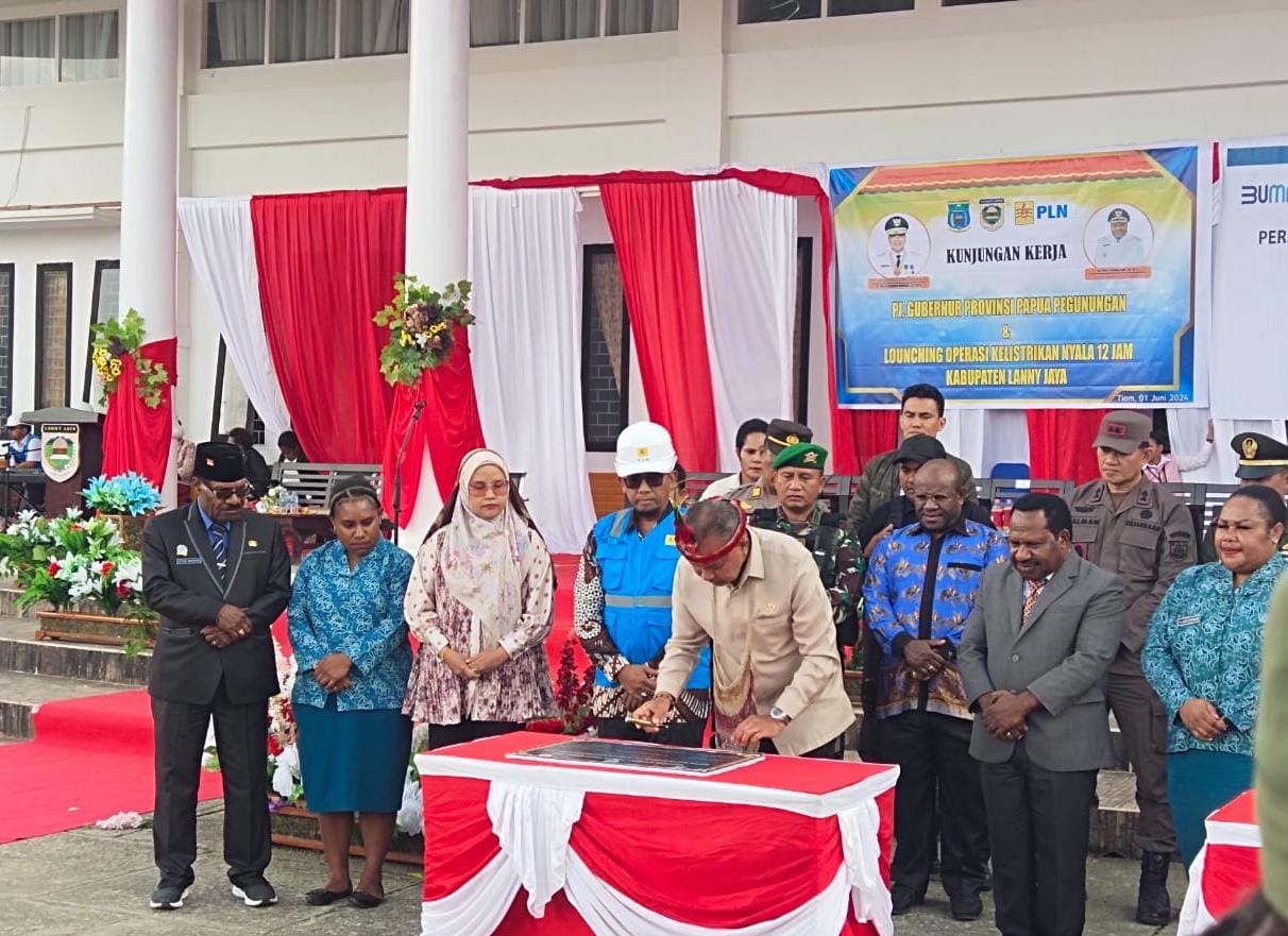 Satgas Yonif 721/Mks Bersama Forkopimda Sambut Kunjungan Kerja Pj Gubernur Papua Pegunungan di Lanny Jaya