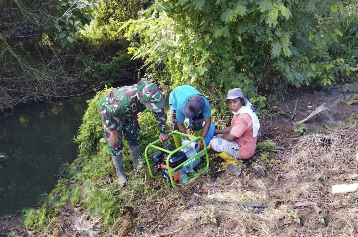 Sukseskan Program Pompanisasi Kementan, Babinsa Kodim Jeneponto Dikerahkan Dampingi Petani