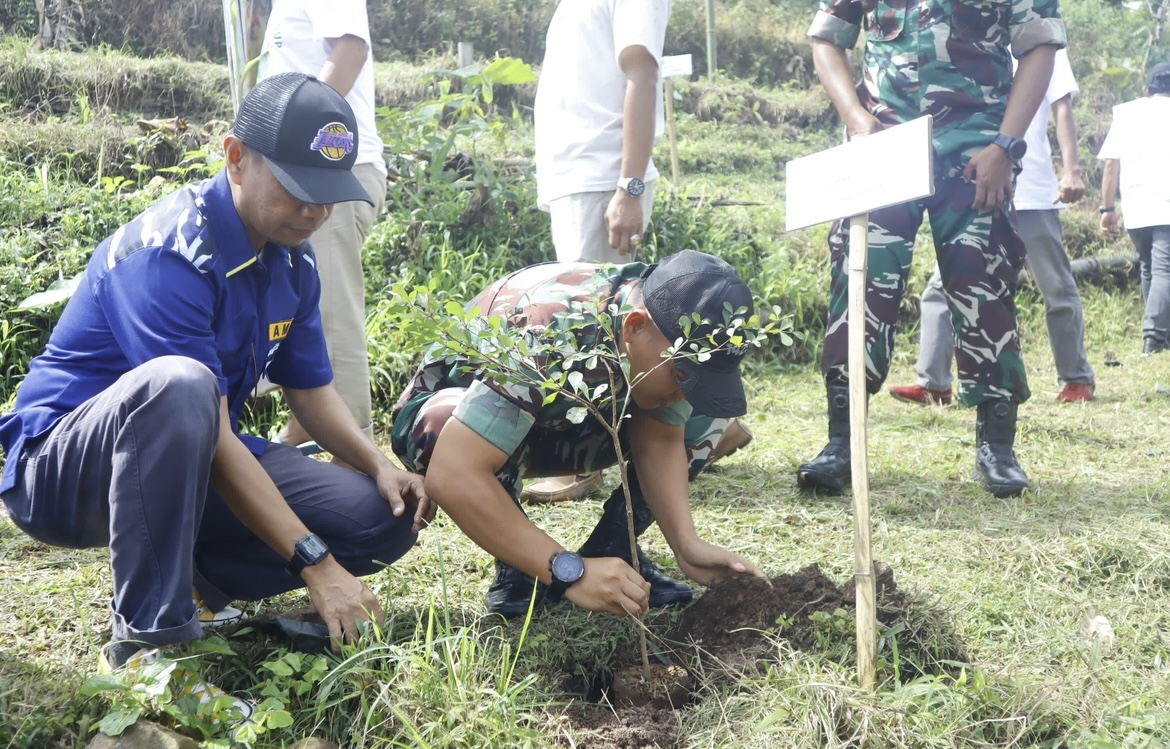 Peringati Hari Lingkungan Hidup, Dandim Jeneponto Bersama Forkopimda Gelar Aksi Penanaman Pohon