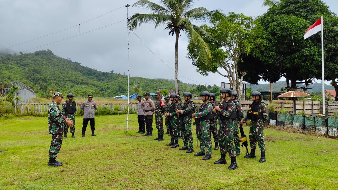 Jaga Kondusifitas Wilayah Membramo Hulu, Satgas Yonif 721/Mks Bersinergi Dengan Apkam Setempat Laksanakan Patroli Gabungan