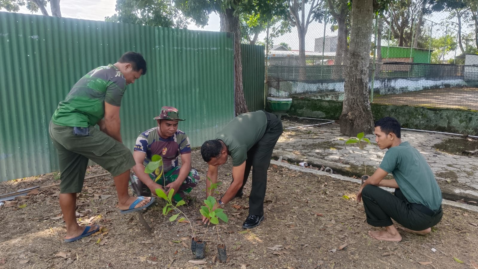 Kodim 1420/Sidrap Manfaatkan lahan kosong untuk penghijauan.