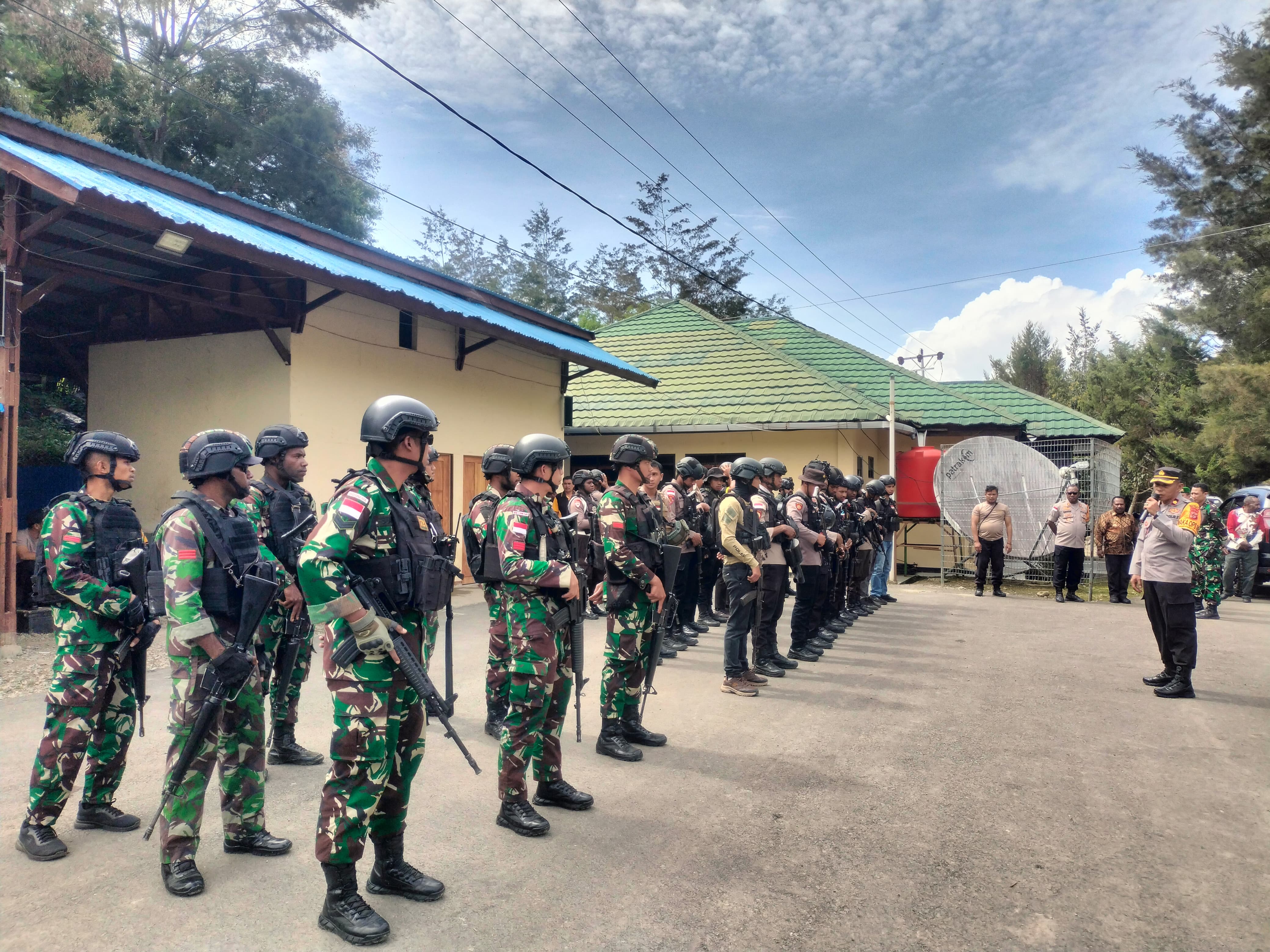 Satgas Yonif 721/Mks Bersinergi Bersama Forkopimda Lanny Jaya dan Jayawijaya Bantu Proses Mediasi Perang Suku