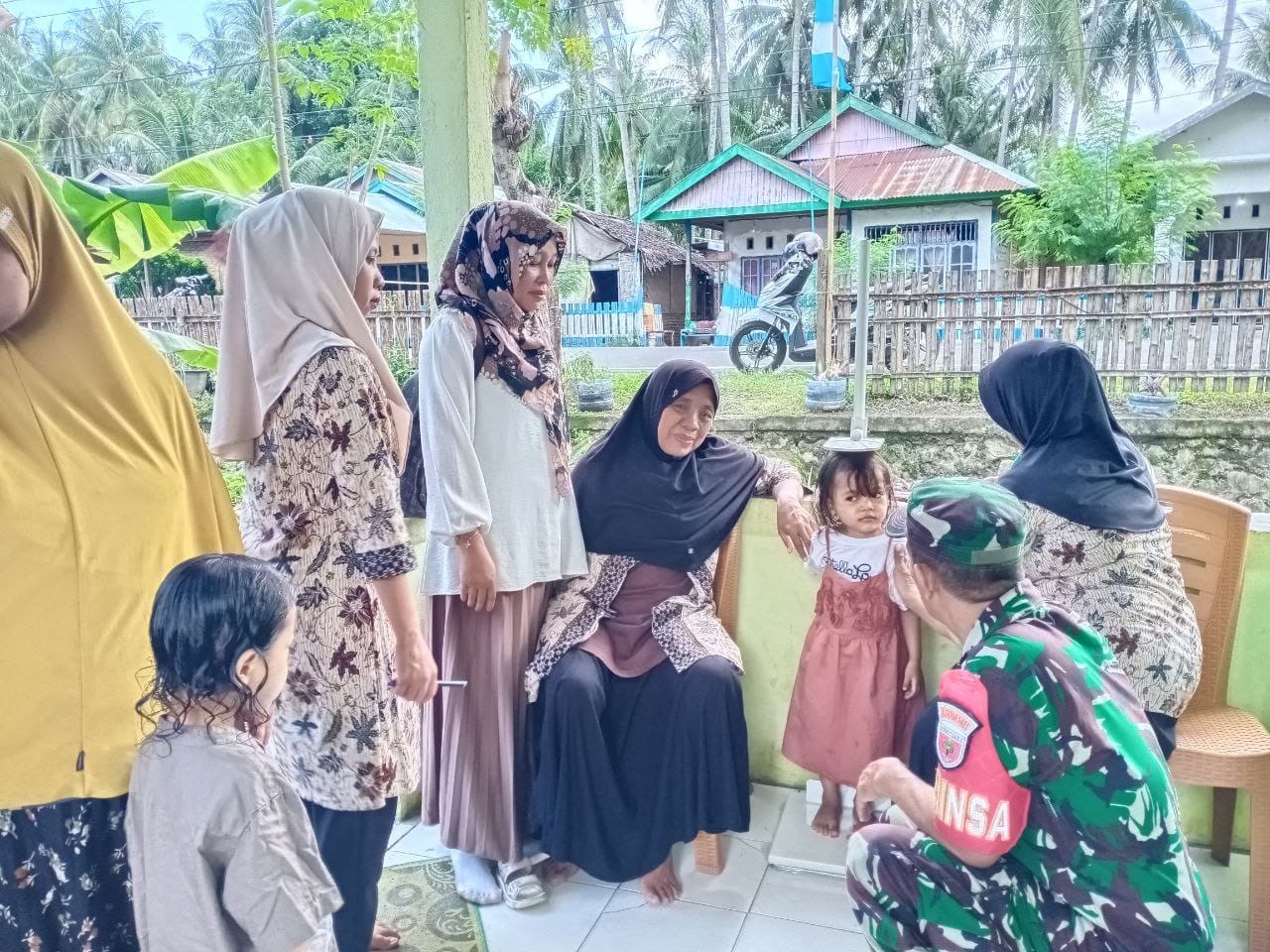 Pendampingan Posyandu Oleh Babinsa, Serma Yunus Tekankan Pentingnya Posyandu untuk Cegah Stunting