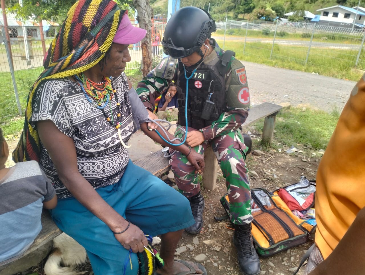 Prajurit Rusa Hitam Laksanakan Pelayanan Kesehatan Di Desa Purigi