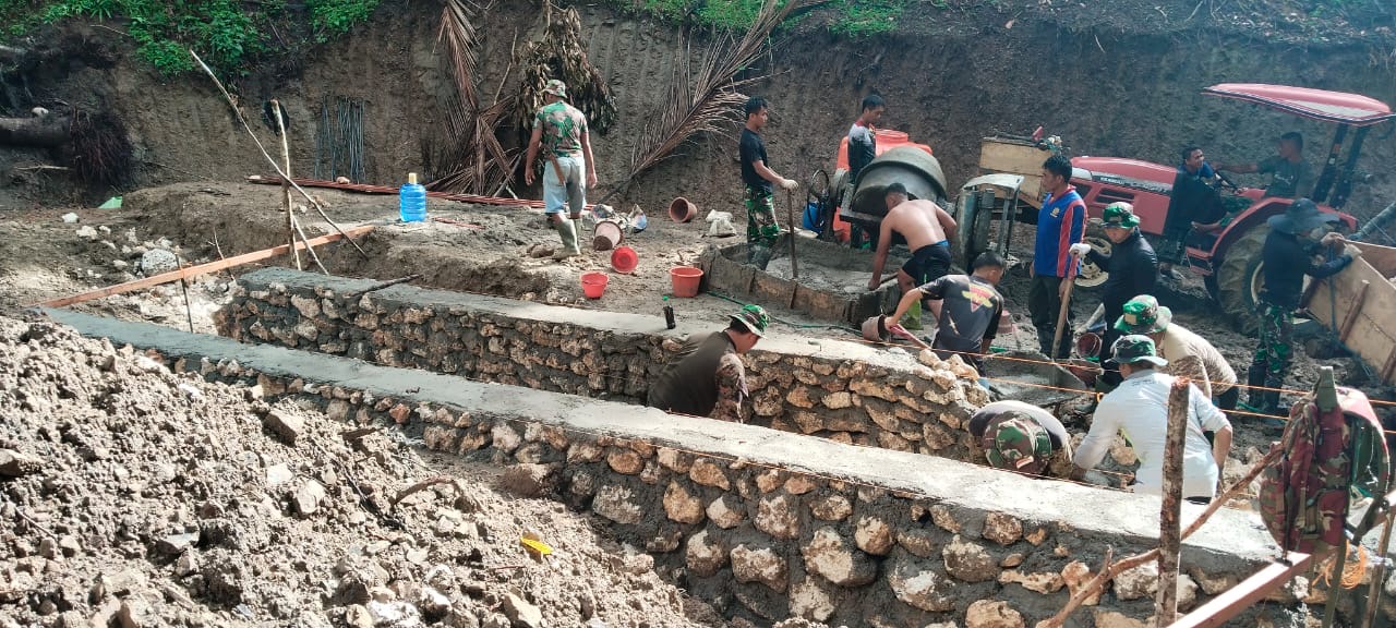 Medan Dan Cuaca Kurang Bersahabat, Satgas TMMD Ke-120 Kodim Selayar Siap Tuntaskan Pengerjaan Jalan Dan Plat Duicker